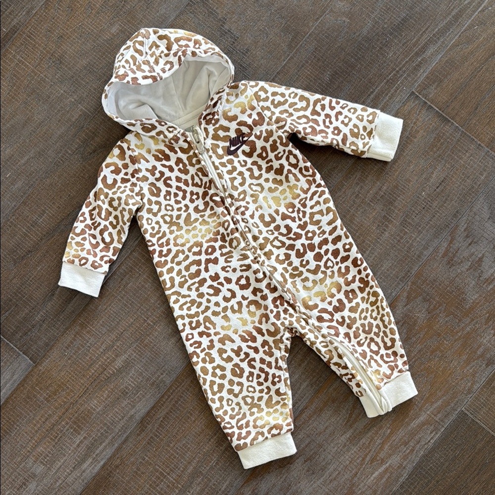 NIKE Baby Play-All-Day Hooded Coverall in Leopard (Size 6mo)